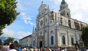 Kardinal Rode na osrednji praznični maši na Brezjah