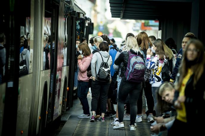 LPP | Preverili smo, ali uporabniki mestnih avtobusov upoštevajo priporočila Nacionalnega inštituta za javno zdravje.  | Foto Ana Kovač