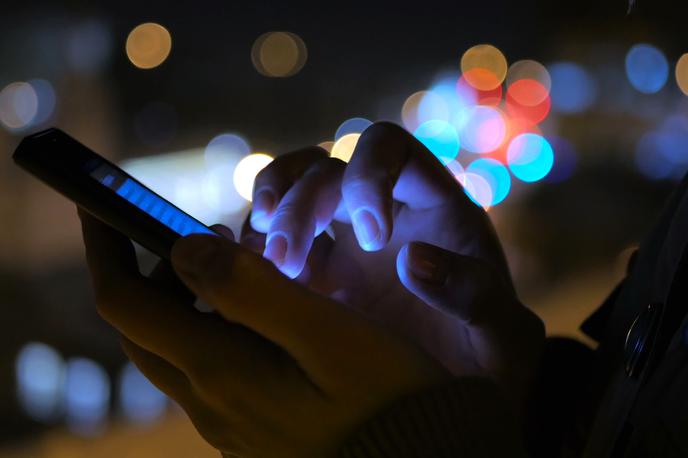 telefon | Fotografije otrok ne spadajo na splet. | Foto Getty Images