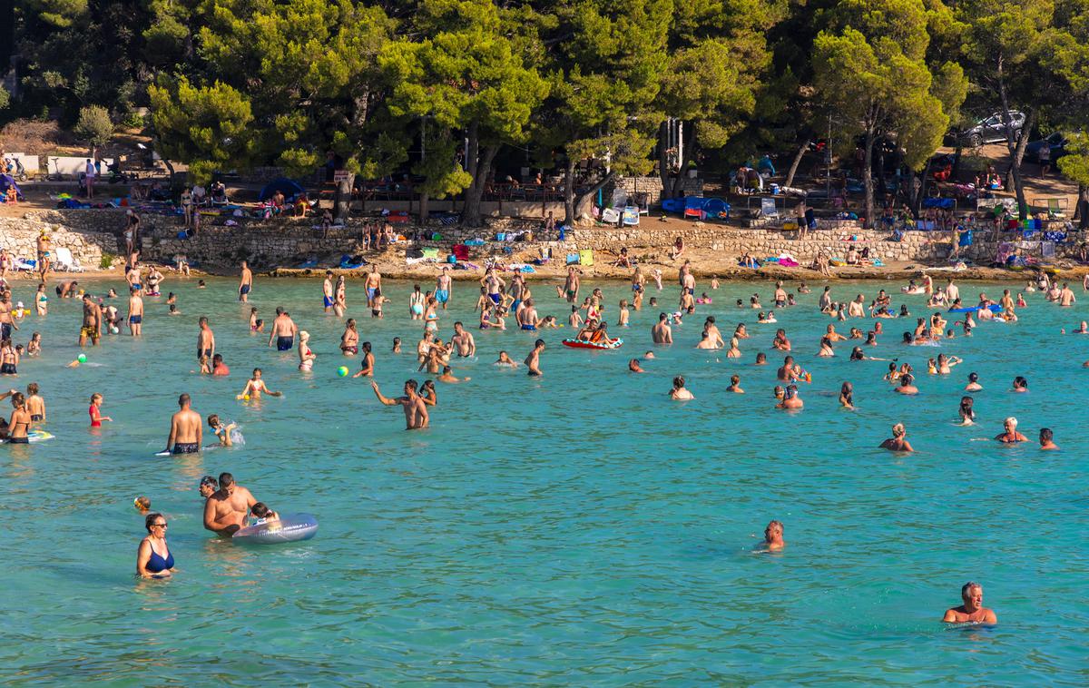 plaža, hrvaška, morje, poletje | Po opravljeni kriminalistični preiskavi so ga v petek privedli na policijsko postajo. | Foto Shutterstock