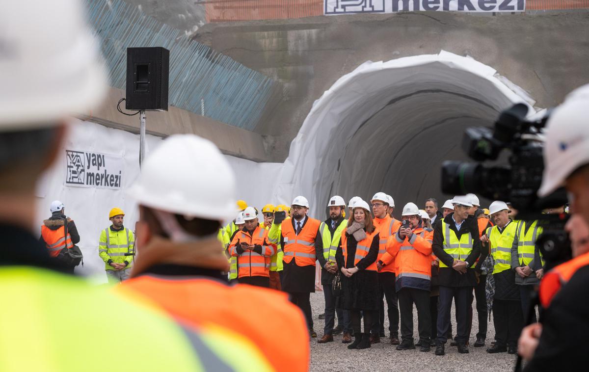 2TDK | Celotna trasa drugega tira železniške proge Divača-Koper poteka v sedmih predorih, ki skupaj s servisnimi in izstopnimi cevmi merijo 37,4 kilometra.  | Foto STA