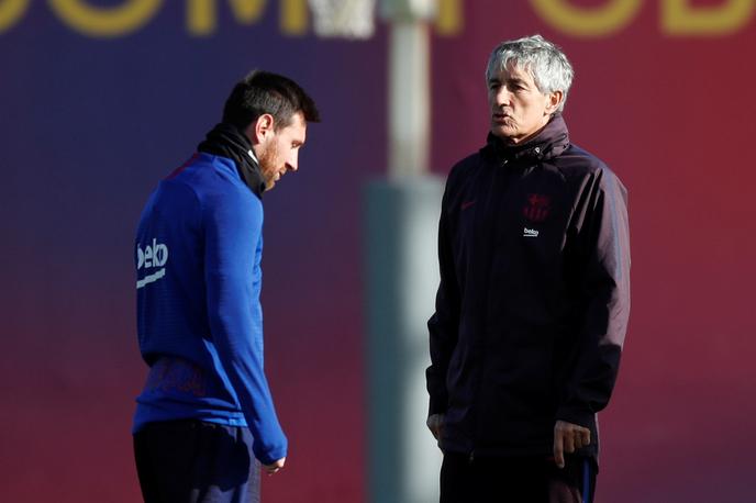 Lionel Messi, Quique Setien | Ob krizi na več ravneh naj bi v Barceloni zdaj počilo tudi med Lionelom Messijem in trenerjem Quiquejem Setienom. | Foto Reuters