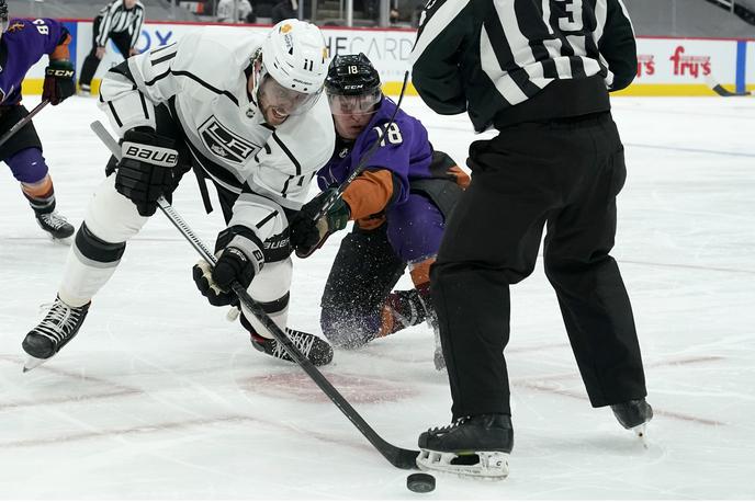 Los Angeles Kings Kopitar | Los Angeles Kings so s 4:2 premagali ekipo Arizona Coyotes, kar je njihova četrta zaporedna zmaga. | Foto Guliverimage/Getty Images