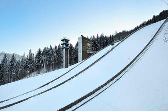 Kranjec in druščina trenirali na zasneženi Bloudkovi velikanki