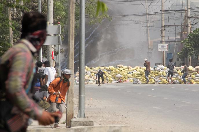 Nasilje v Mjanmaru | Foto Reuters