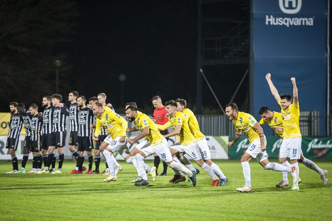 Do infarktnega srečanja na Euru v Frankfurtu, kjer je Slovenija izpadla proti Portugalski, je v karieri odigral le eno tekmo, ki je trajala 120 minut. Takrat je z Bravom v pokalu izločil Muro. | Foto: www.alesfevzer.com