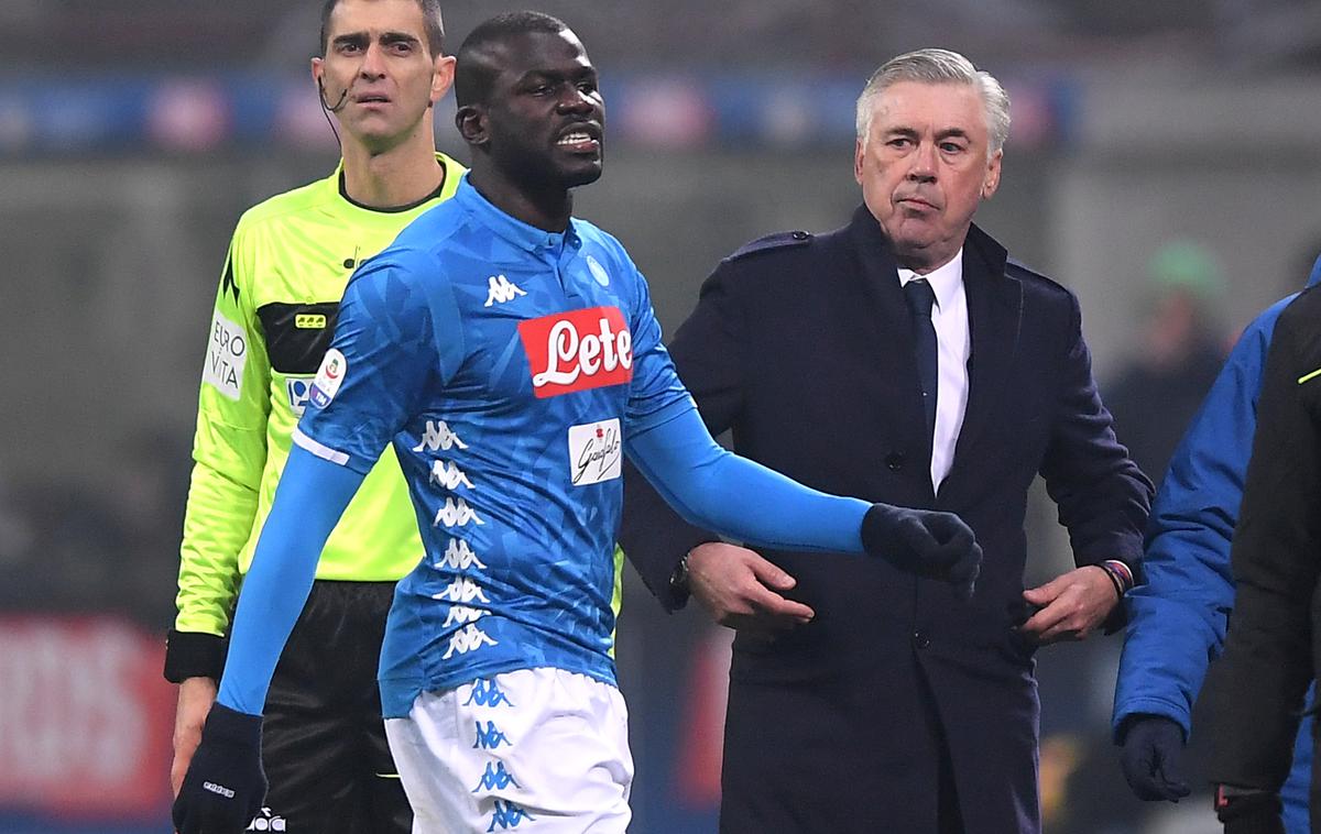 Koulibaly Ancelotti | Navijači Interja so z oponašanjem opičjih krikov žalili gostujočega temnopoltega igralca Senegalca Kalidouja Koulibalyja. | Foto Reuters