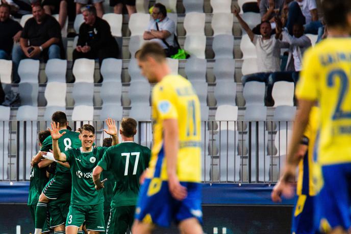 Koper, Krka | Nogometaši Krke so na Bonifiki vodili že s 3:0! Za preboj za prvo ligo jim je zadostovalo tudi vodstvo s 3:1, a se je na koncu dvoboj na njihovo žalost končal z zmago Dolenjcev s 3:2. | Foto Grega Valančič/Sportida