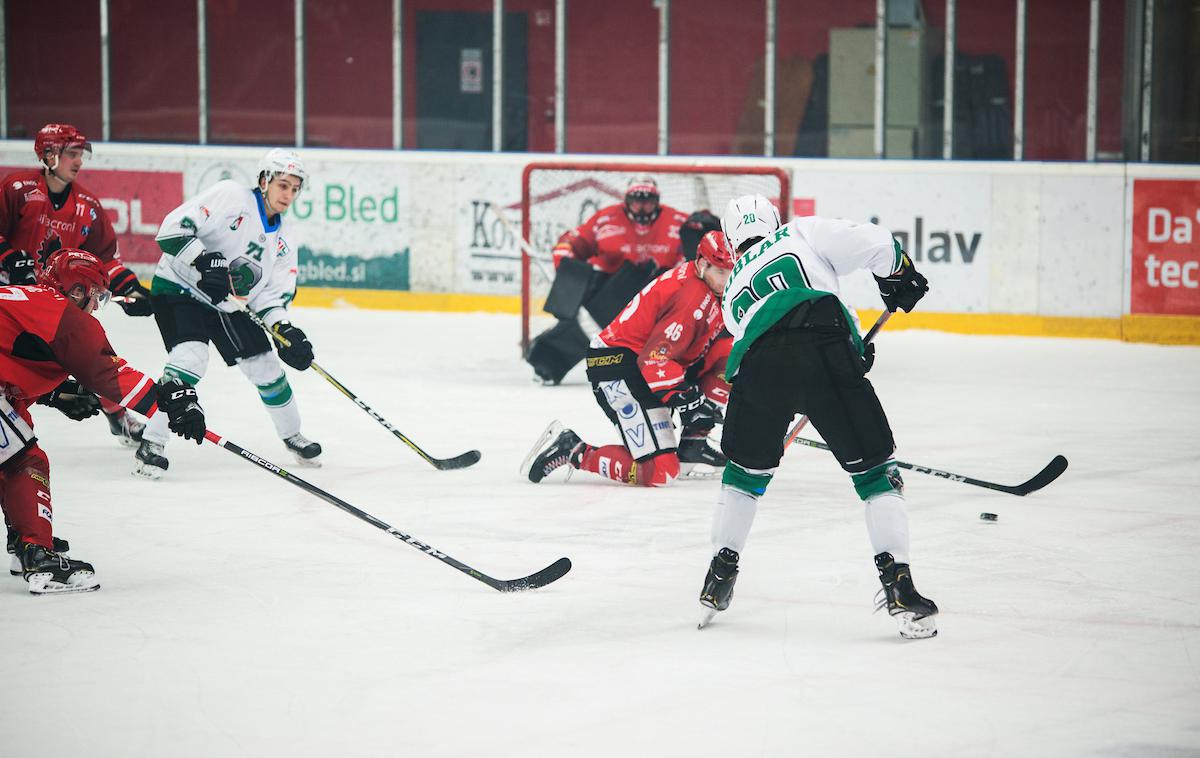 Acroni Jesenice SŽ Olimpija Alpska liga derbi | Hokejisti HK SŽ Olimpija so po štirih zadetkih v zadnji tretjini in preobratu še šestič v sezoni premagali HDD Sij Acroni Jesenice (5:3). | Foto Peter Podobnik/Sportida