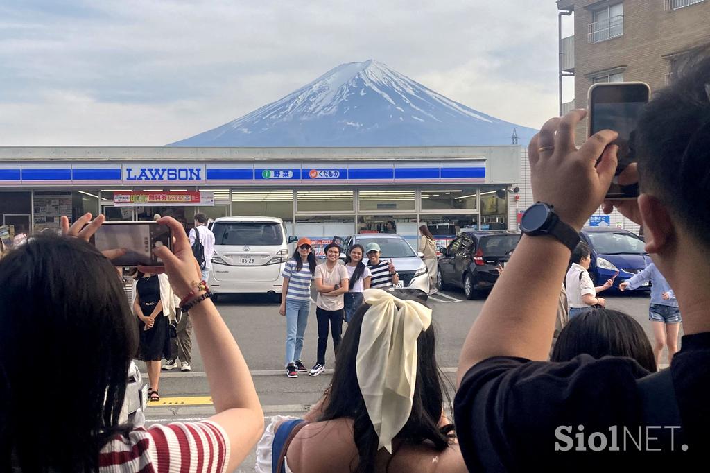 Japonsko mesto zastrlo pogled na goro Fuji