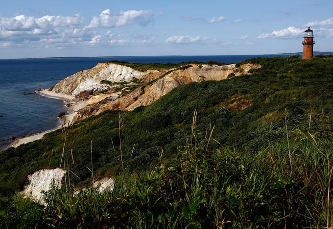 Otok obiskovalce privlači s prijetnimi poletnimi temperaturami in slikovitimi plažami. | Foto: Getty Images