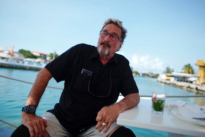 John McAfee je vedno slovel kot zaščitnik digitalne zasebnosti in človek brez dlake na jeziku, ki mu ni bilo težko javno kritizirati ameriške vlade, gospodarstva in tekmecev v svojem poklicu. | Foto: Reuters