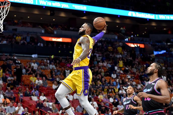 LeBron James | LeBron James se je v Miami prvič vrnil v majici Los Angeles Lakers in navdušil z 51 točkami. | Foto Reuters