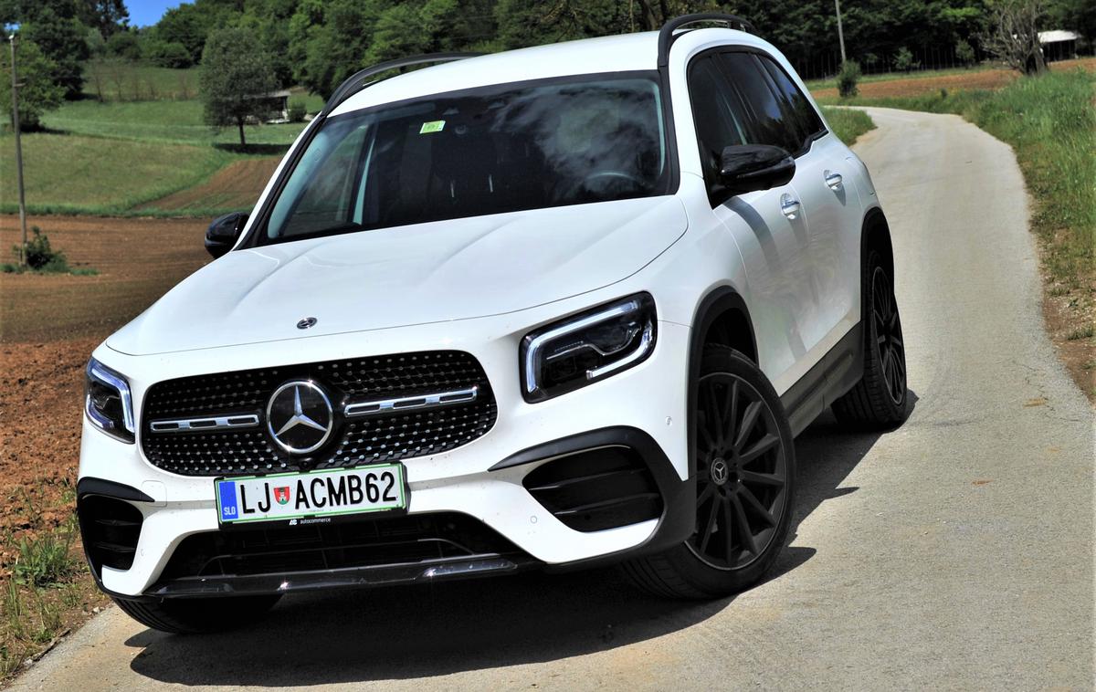 mercedes GLB | Novi mercedes-benz GLB izstopa iz okvirjev klasičnih avtomobilskih razredov. Je oglat, prostoren in ima tudi zanimive mere. Sodi med modela GLA in GLC, a od tega je krajši le za dobra dva centimetra. | Foto Gregor Pavšič