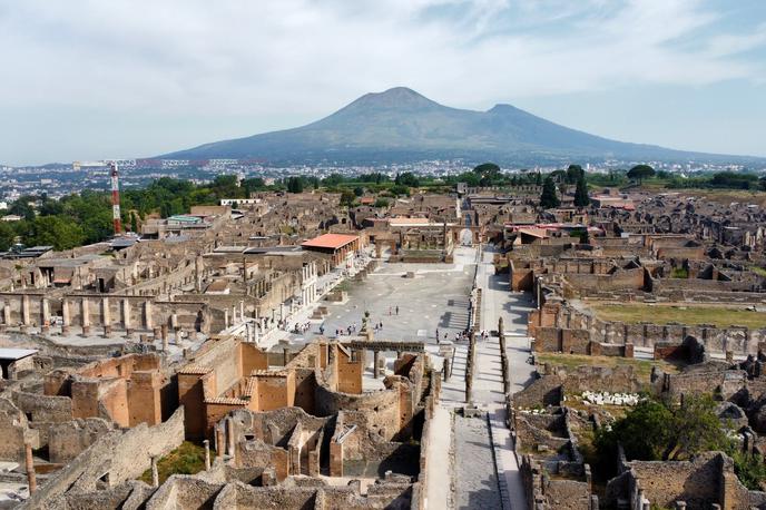 Pompeji | Pompeje ob vznožju Vezuva so leta 79 po več izbruhih vulkana prekrili pepel, blato in lava. | Foto Shutterstock