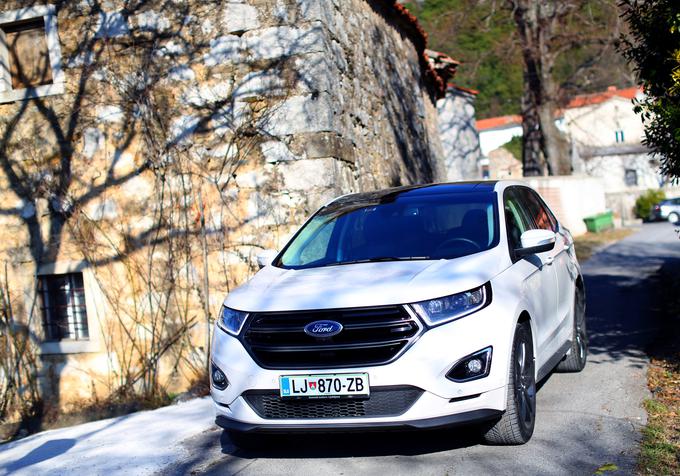 Na izvozu iz vasice Črnotiče, na obrobju katere je lani poleti več dni besnel hud požar. | Foto: Gregor Pavšič