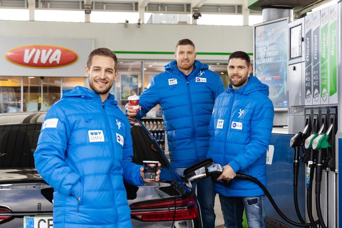 Tudi člani slovenske rokometne reprezentance vedo, kako pomembno je pozimi v avtomobil točiti OMV MaxxMotion Diesel. Foto: Žiga Intihar | Foto: 