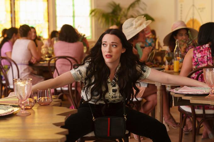 Glavna junakinja serije Punčka Jules Wiley (Kat Dennings) se po propadlem romantičnem razmerju zave, kako pomembna so ženska prijateljstva. | Foto: FOX Life | Foto: 