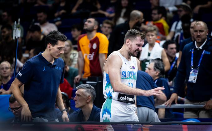 Zoran Dragić in trenutek, ko si je poškodoval mečno mišico. | Foto: Vid Ponikvar