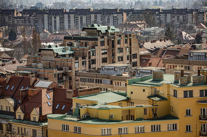 Ljubljana stanovanja stanovanje naselje trnovo drama šumi mesto nepremičnine | Skupno je bilo v prvem četrtletju prodanih 2.548 stanovanjskih nepremičnin oz. za približno desetino manj kot v četrtletju prej. | Foto Bojan Puhek