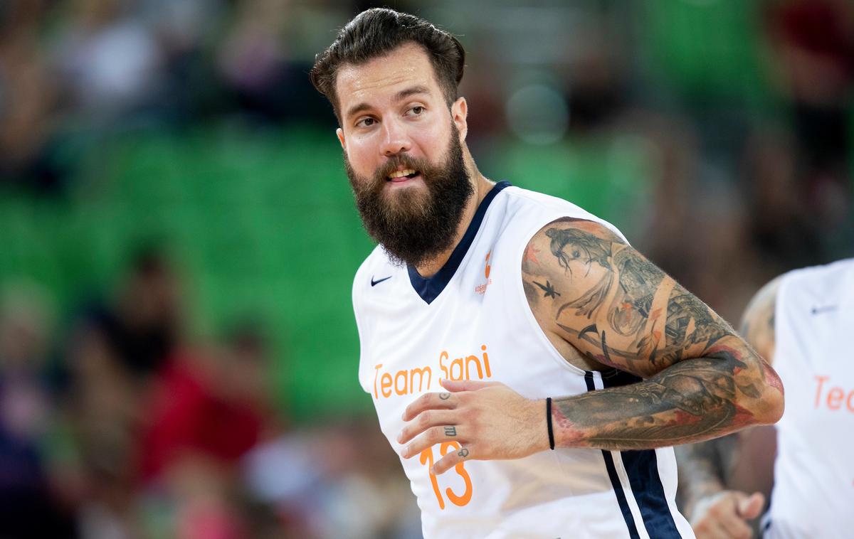 Miroslav Raduljica | Miroslav Raduljica z novo azijsko pogodbo | Foto Sportida