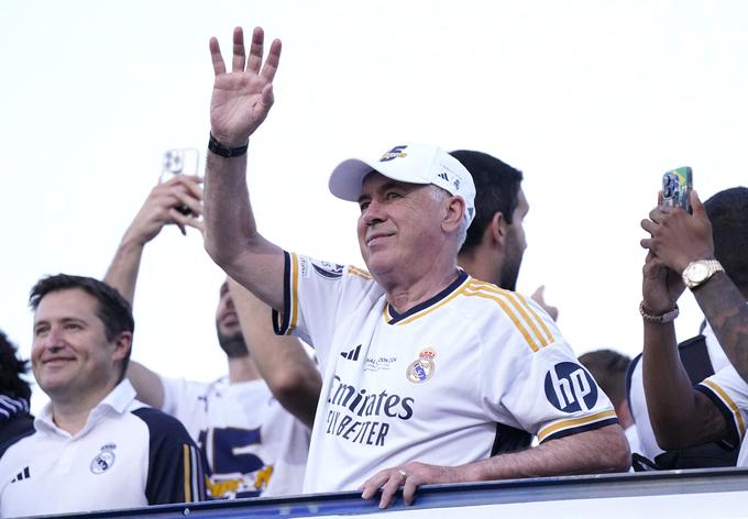 Carlo Ancelotti je med navijači kraljevega kluba zelo priljubljen. | Foto: Reuters