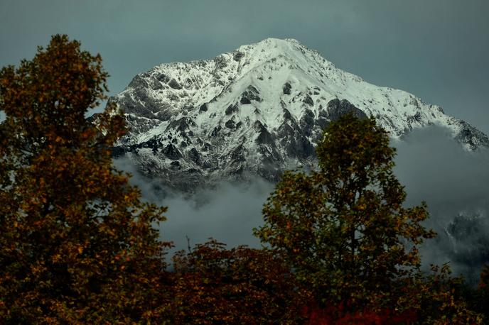 Gore, Grintovec, Kamniško-Savinjske alpe | Grintovec je z 2.558 metri najvišja gora v Kamniško-Savinjskih Alpah in 16. najvišji vrh v Sloveniji. (Fotografija je simbolična.) | Foto STA