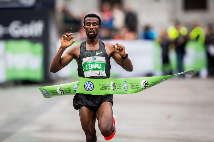 Sisay Lema se je z lanskim rezultatom 2;04:58 razvrstil na 84. mesto v zgodovini maratonskih tekov, ob tem pa poskrbel, da imajo boljši rekord od ljubljanskega samo še maratoni v Berlinu, Londonu, Dubaju, Frankfurtu, Chicagu, Tokiu, Amsterdamu, Rotterdamu, Valencii in Milanu. | Foto: Žiga Zupan/Sportida