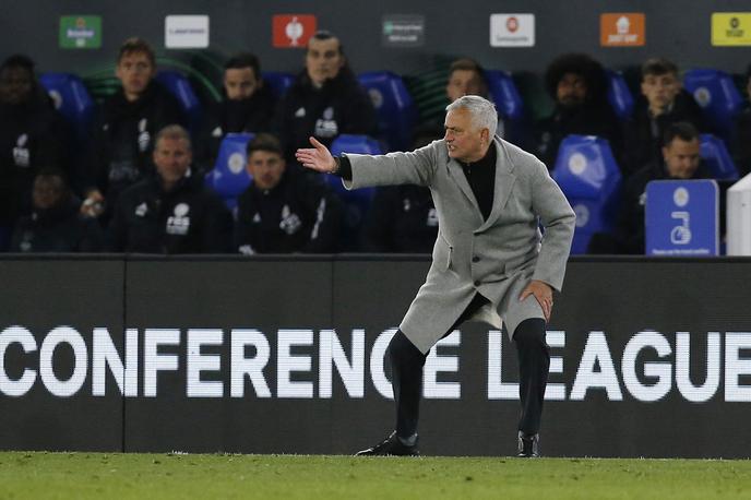 Jose Mourinho | Jose Mourinho je z Romo na gostovanju v Leicestru iztržil remi. | Foto Reuters