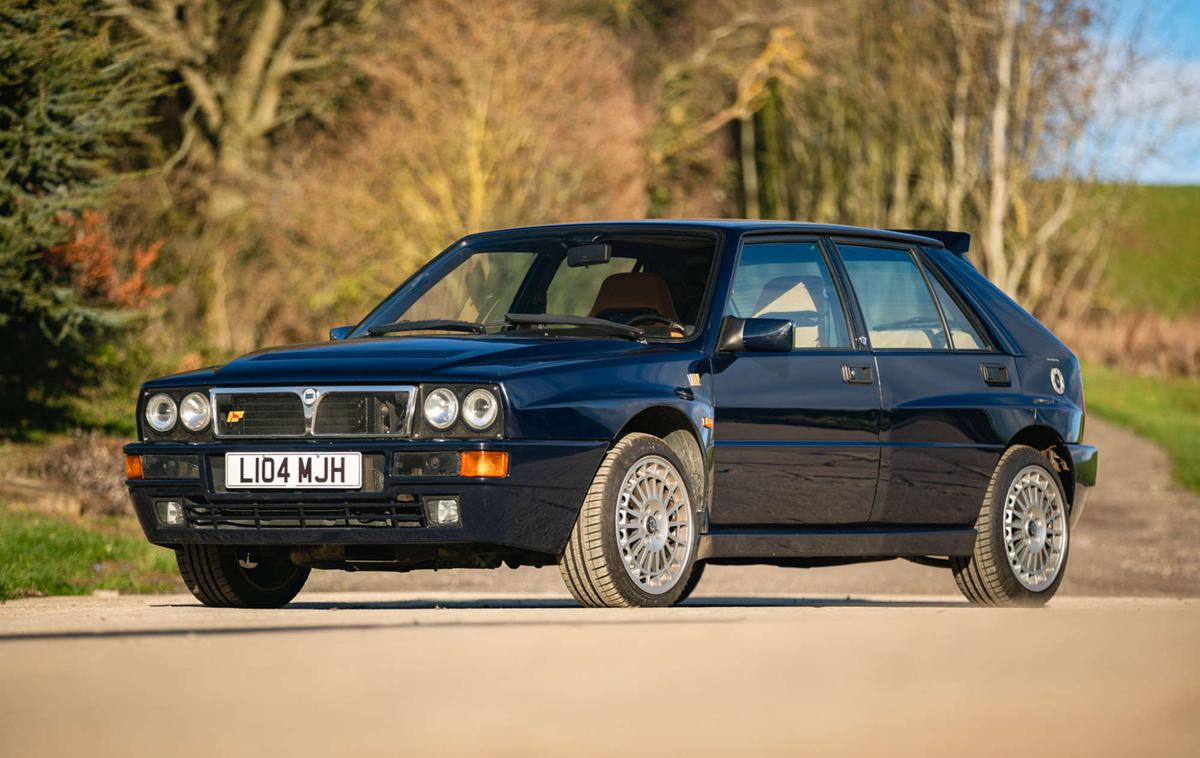 Lancia delta integrale | Ta delta integrale je obarvana v izjemno redko modro barvo. Povrhu vsega gre še za različico evoluzione II, ki je najbolj zaželena različica pri zbirateljih. | Foto Silverstone Auctions