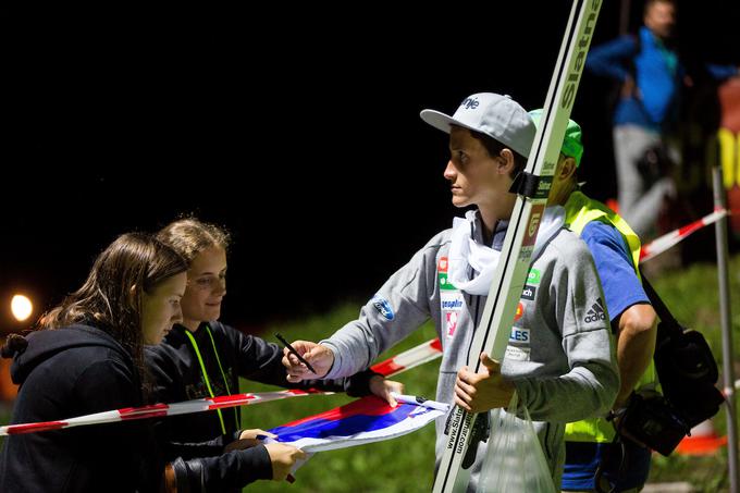 ... in bil med najbolj obleganimi skakalci med navijači. Prevca nov preizkus čaka že čez teden dni, ko se bo v Visli na Poljskem začel poletni Grand Prix.  | Foto: Žiga Zupan/Sportida