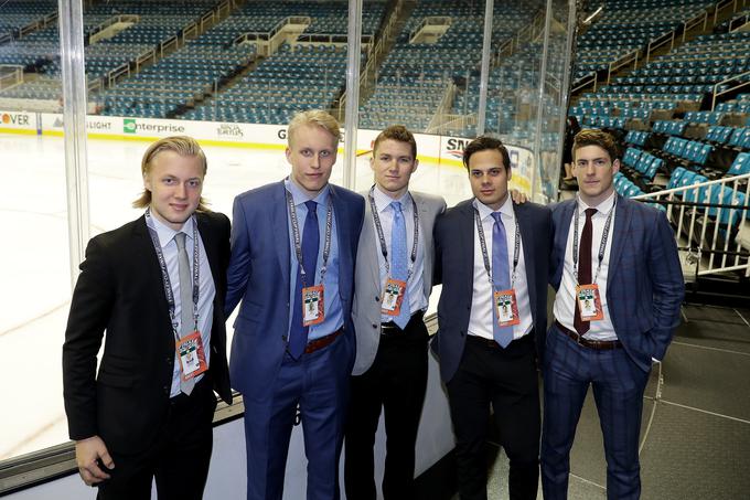 Bo na koncu številka ena Patrik Laine (drugi z leve) ali Auston Matthews (drugi z desne)? Prednost naj bi imel zaradi igranja na centru Američan. | Foto: Guliverimage/Getty Images