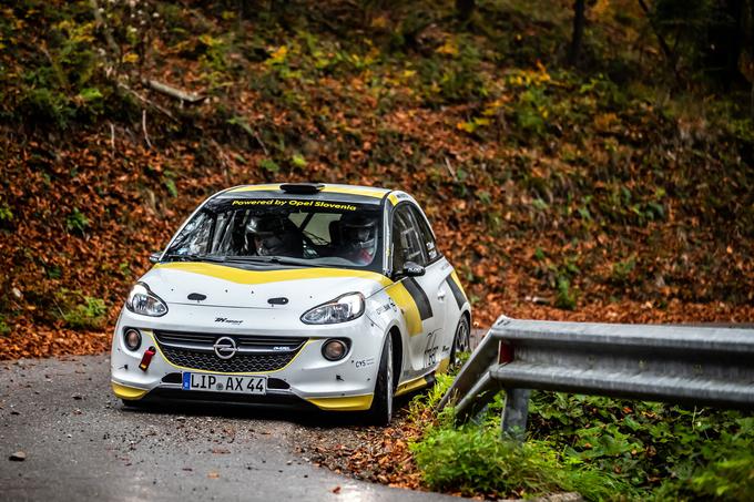 Tim Novak in Uroš Ocvirk (opel adam R2) bosta branila prednost v diviziji II, kjer bo na idrijskem reliju nesporni favorit domačin Aleks Humar (peugeot 208 R2). | Foto: WRC Croatia