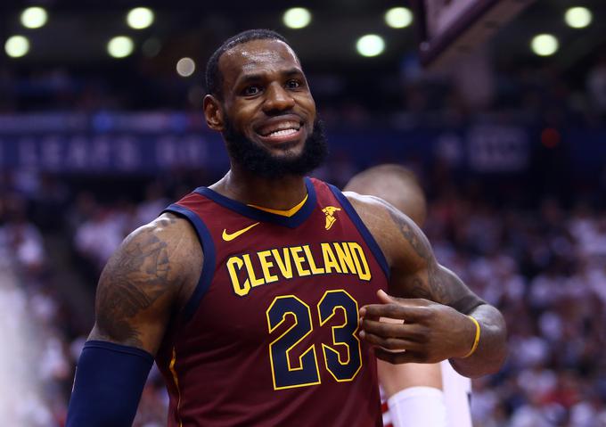 Jamesu se je končno uspelo odpočiti po napornem prvem krogu končnice, v katerem je Cleveland s 4:3 v seriji zmag izločil Indiano.  | Foto: Getty Images