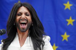 Conchita Wurst med evropskimi poslankami in poslanci