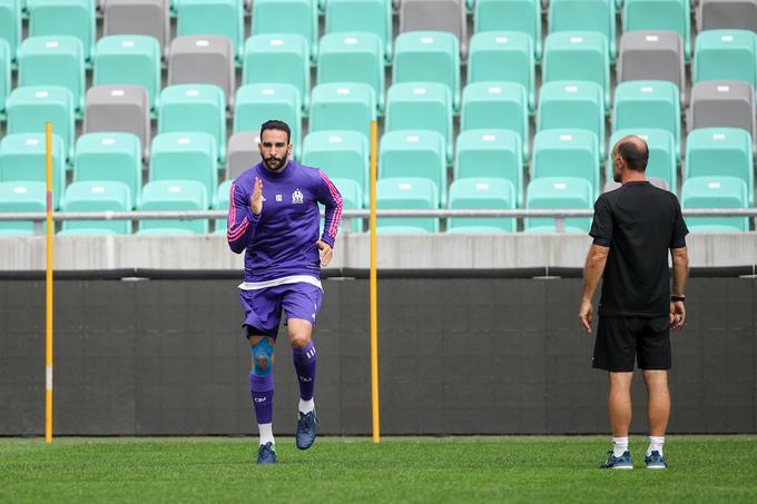 Adil Rami je začetek sredinega treninga opravljal ločeno od soigralcev. | Foto: Morgan Kristan / Sportida