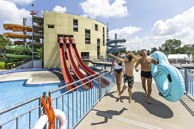 Zraven Grand Hotela Primus vse navdušence nad vodnimi vragolijami čaka Termalni park Terme Ptuj s sistemom toboganov, valovnim bazenom, počasno reko in olimpijskim bazenom. | Foto: 