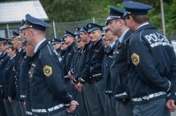 Preprečili samomor, oživljali mladoletnico, junaki med policisti in občani #video