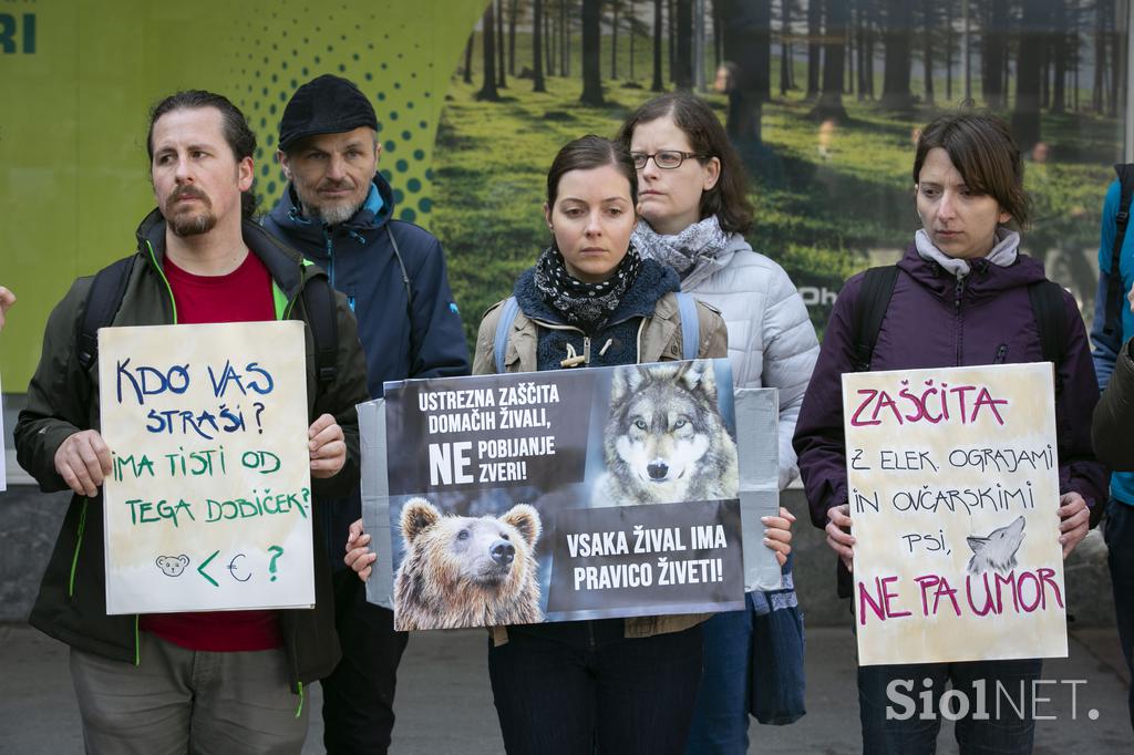 Protest prosti ubijanju živali.