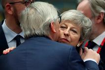 Theresa May in Jean-Claude Juncker