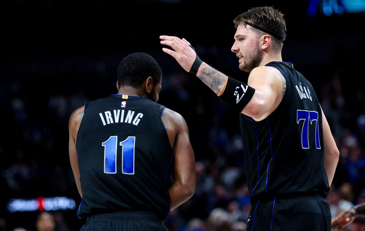 Irving Dončić | Kyrie Irving se na srečanju v Portlandu ni težje poškodoval, a Dallas za zdaj še ni postregel s konkretnejšo oceno, koliko časa bo odsoten z igrišč. | Foto Reuters