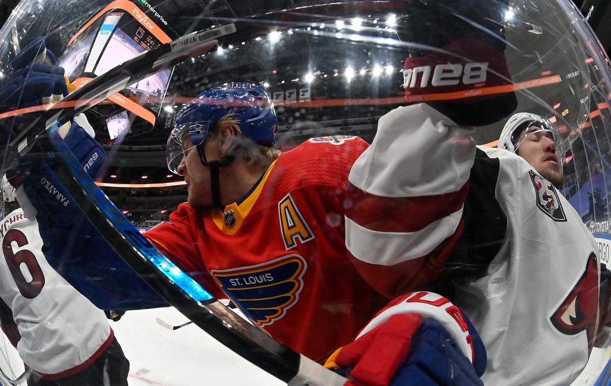 Arizona St. Louis | Hokejisti Arizone so stisnili tekmece St. Louis Blues v "kot". | Foto Guliverimage