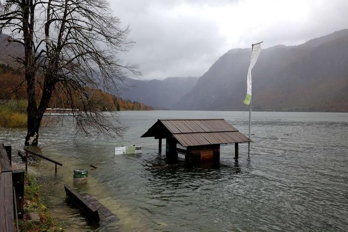 Poplave, Slovenija, reke, Ribčev Laz | Vpliv podnebnih sprememb na migracije oziroma prisilno razseljevanje po svetu je jasen več kot dvema tretjinama (70 odstotkov) slovenskih anketirancev. | Foto STA