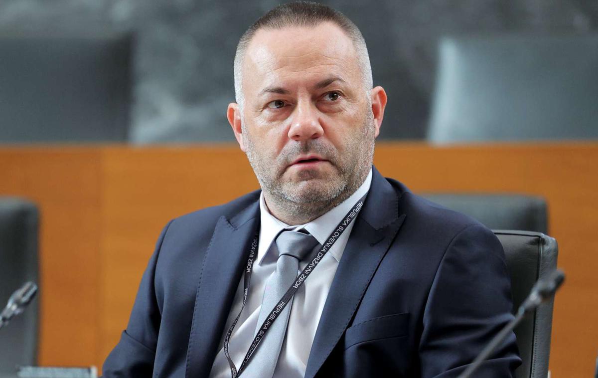 Danijel Bešič Loredan | Minister je ocenil, da se zdravstveni sistem ni zlomil, ampak interesne skupine ustvarjajo izredne razmere, ker je takrat najlepše delovati in kritizirati. | Foto STA