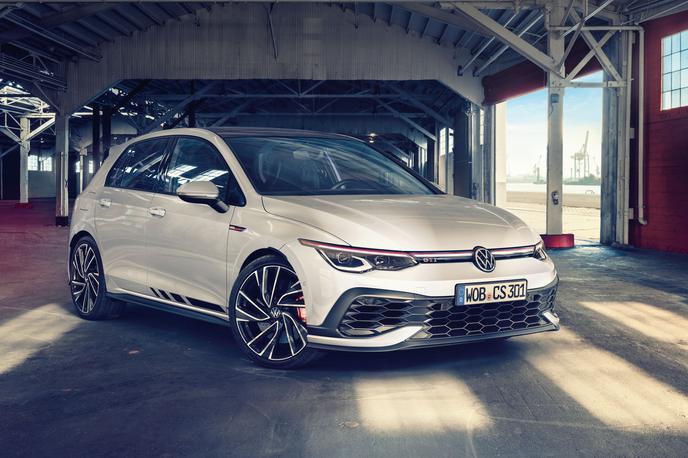 Volkswagen golf GTI clubsport | Močnejši golf GTI ima še vedno pogon na sprednji par koles, moč pa se nanje prenaša prek sedemstopenjskega dvosklopčnega samodejnega menjalnika. | Foto Volkswagen