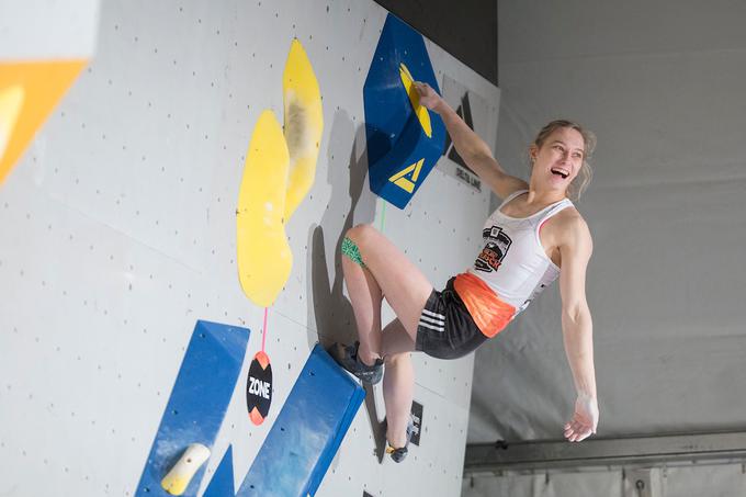 Športna plezalka Janja Garnbret je zaradi maturitetnih obveznosti izpustila del sezone v balvanskem plezanju, se je pa udeležila domače tekme The Rock Ljubljana sredi maja in z zmago ponovila lanski dosežek.  | Foto: Urban Urbanc/Sportida