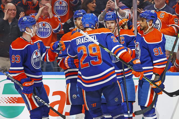 Edmonton Oilers je vknjižil tretjo zaporedno zmago, Evander Kane (desno) je dosegel hat-trick. | Foto: Reuters