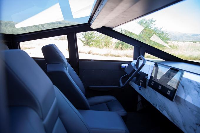 Tesla cybertruck replika | Foto: Reuters