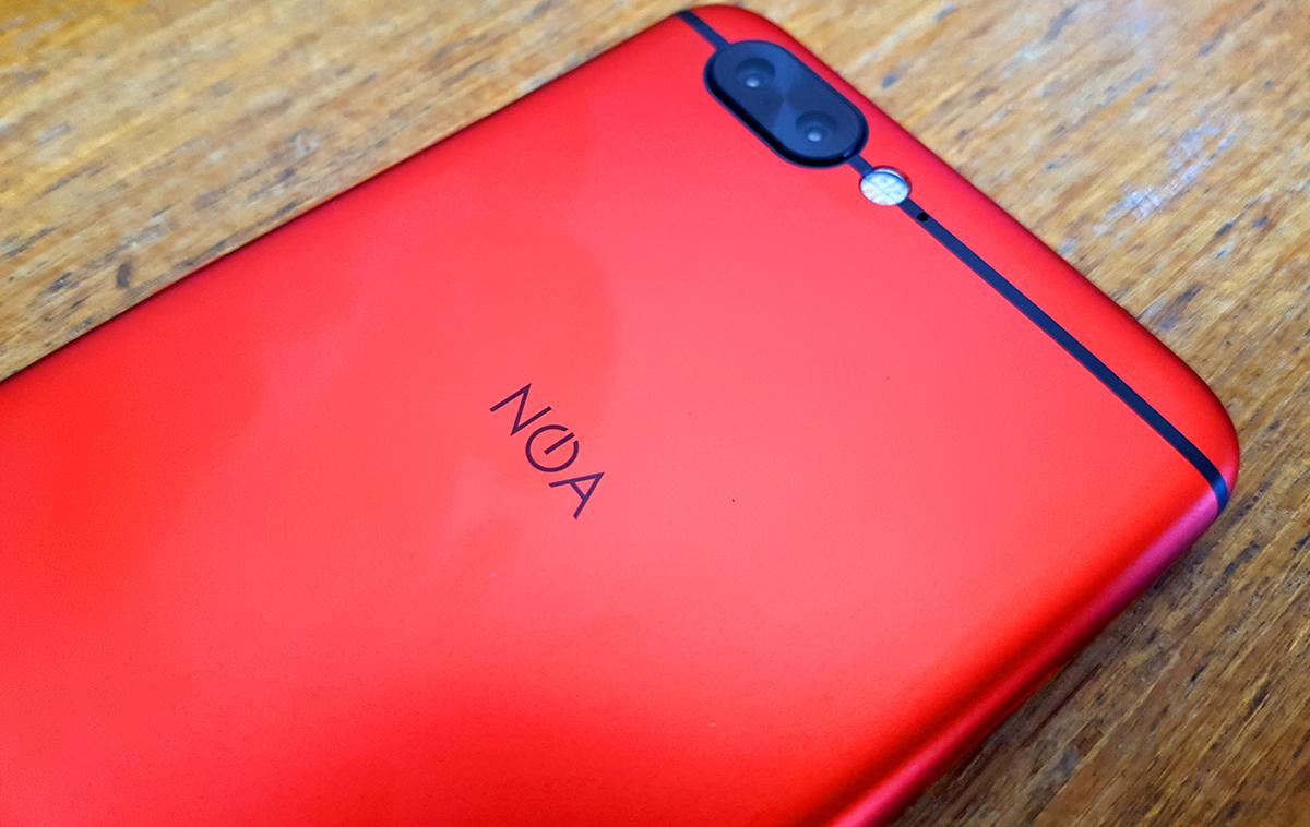 Noa Element H10le, vtisi, pametni telefon | Foto Srdjan Cvjetović