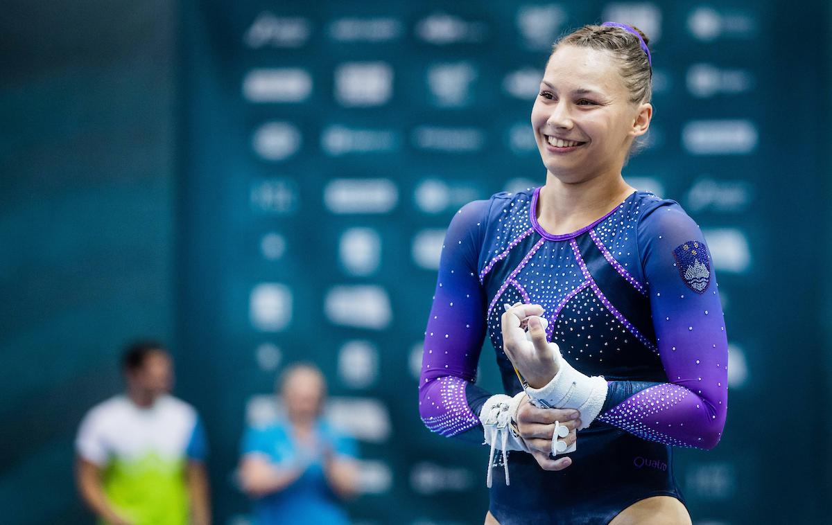 gimnastika, Koper, svetovni pokal, 3. dan, Lucija Hribar | Lucija Hribar se veseli dveh naslovov državne prvakinje. | Foto Grega Valančič/Sportida